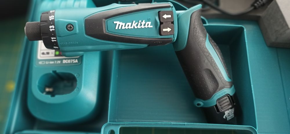 Акумуляторний шуруповерт  Makita DF012DSE