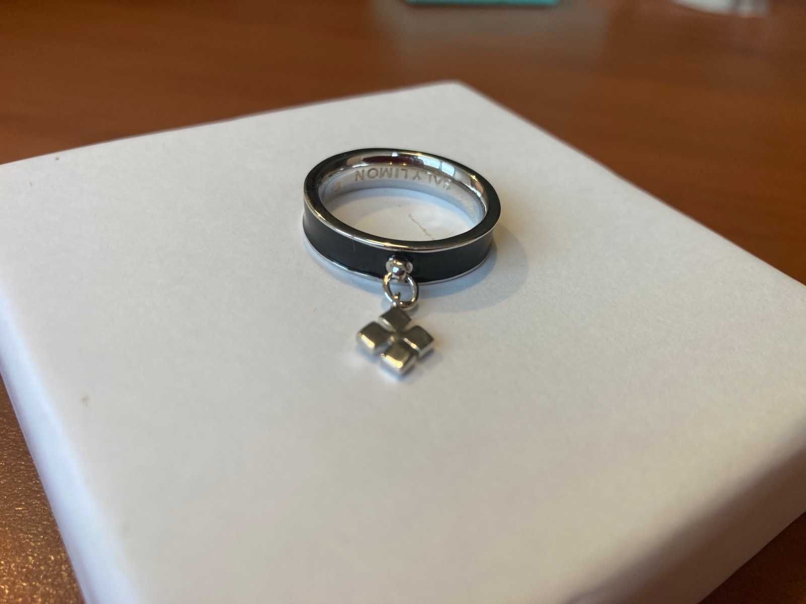 Кольцо черная эмаль стиль van cleef серебрение каблучка