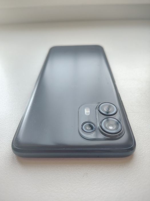 Продам телефон Motorola edge 20 lite
