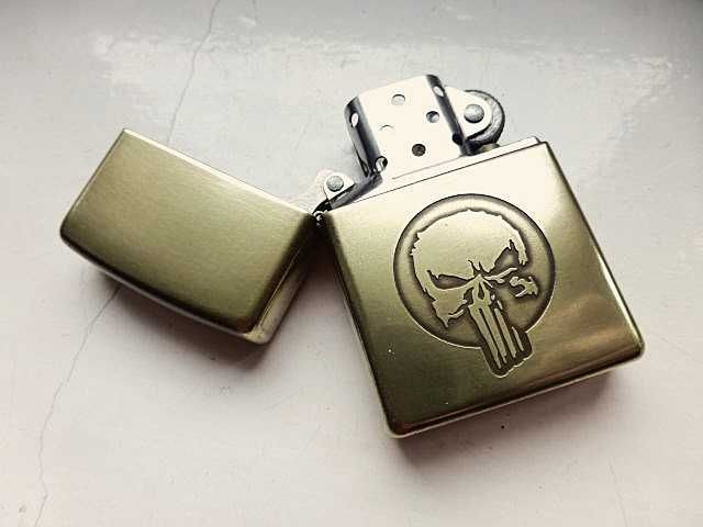 Zapalniczlka Mosiężna Zippo Benzynowa The Punisher Custom Marvel