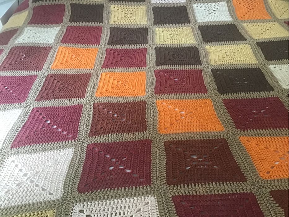 Colcha de Crochet com almofadas novas a condizer do Gato Preto