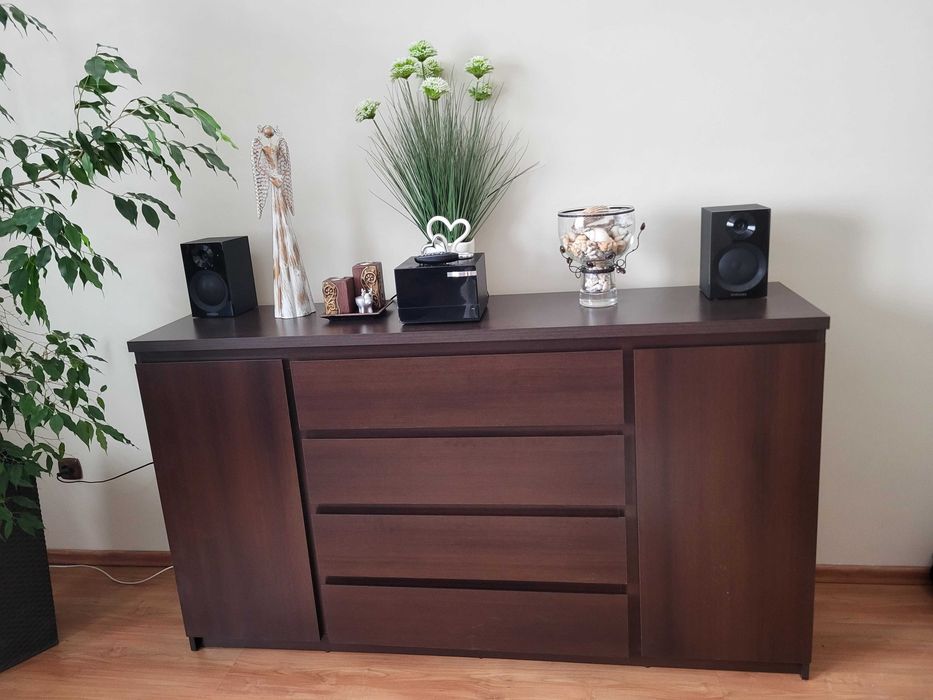 Komoda, stolik, półka wisząca