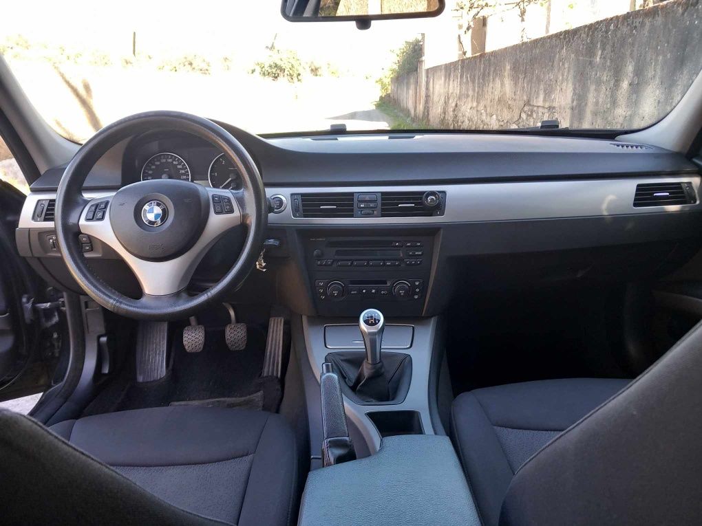 Segue para venda BMW 320d