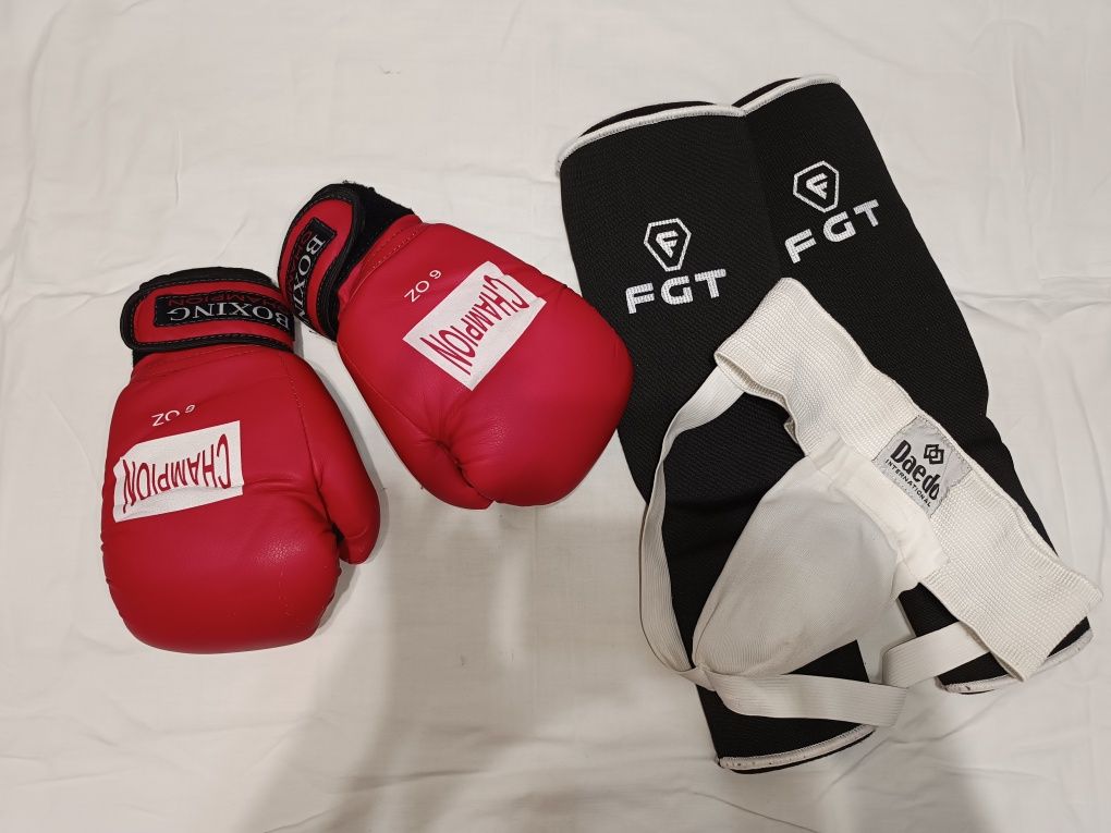 Боксерские перчатки и защита для бокса