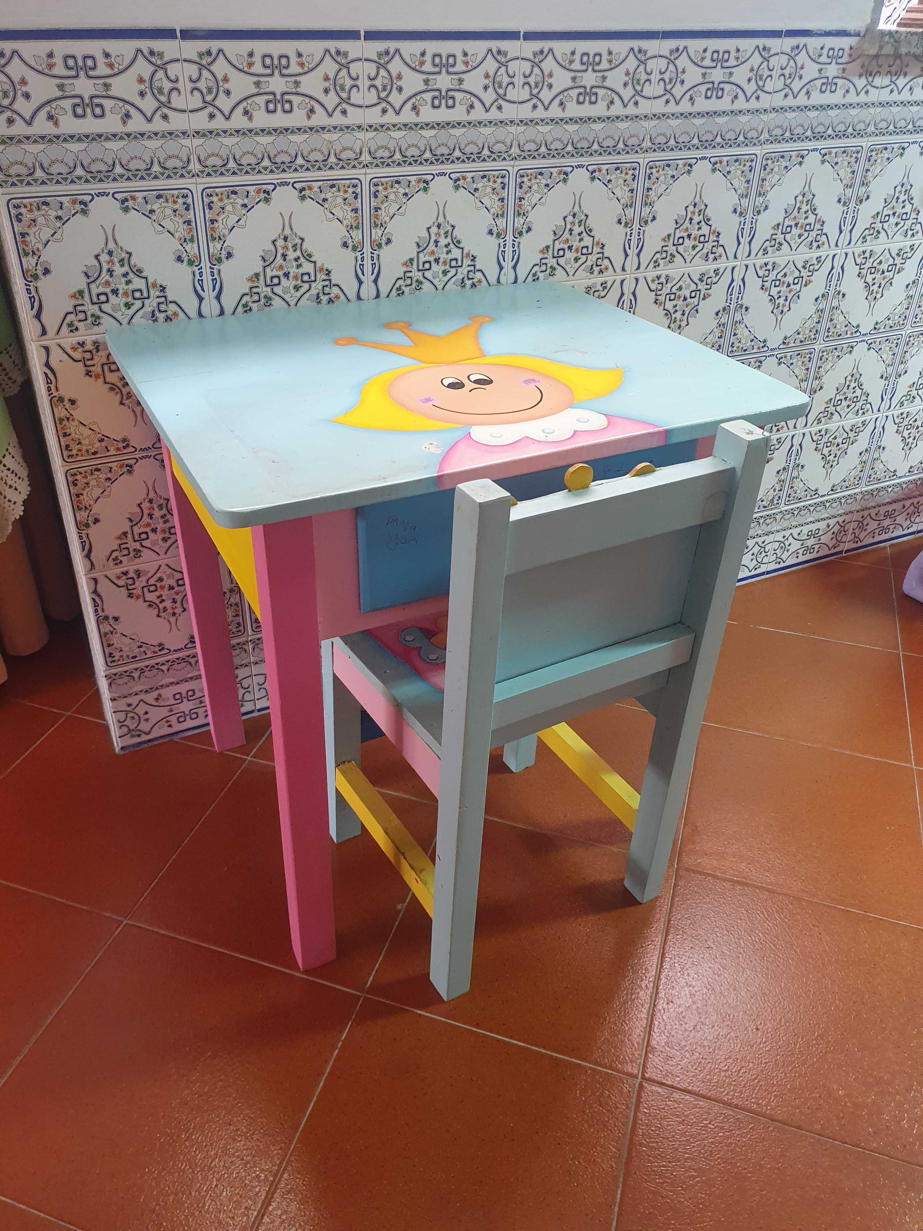 Mesa + Cadeira Infantil