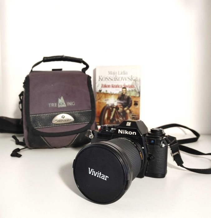 Fenomenalny aparat NIKON EM z Vivitar Macro Zoom MC 28-105 mm 3,5-4,5