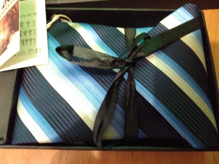 Подарочный набор: галстук, запонки, платок