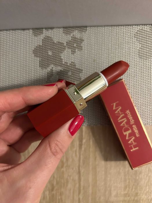 Szminka mocna czerwień Scarlet 02 Handaiyan