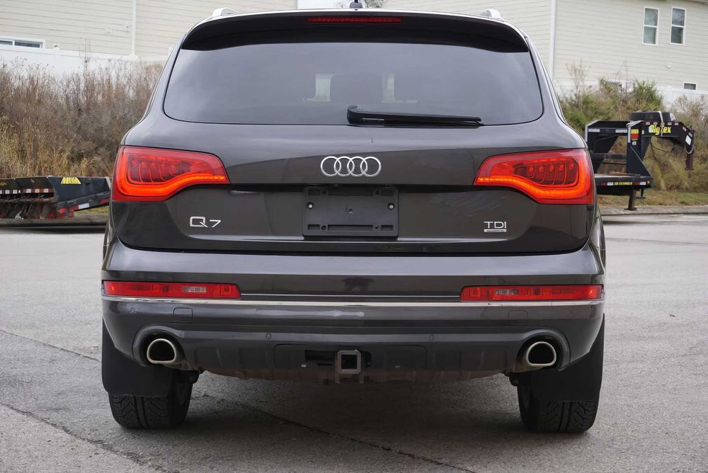 Audi Q7      2015