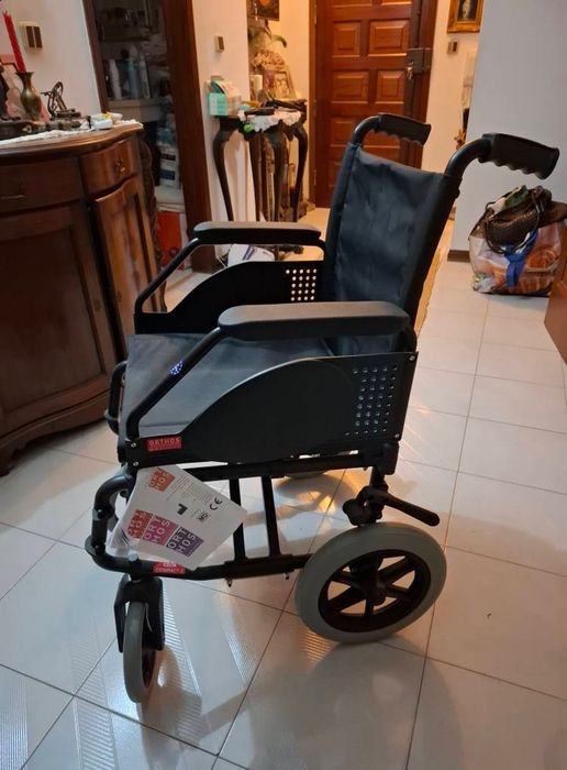Cadeira de rodas usada para adulto