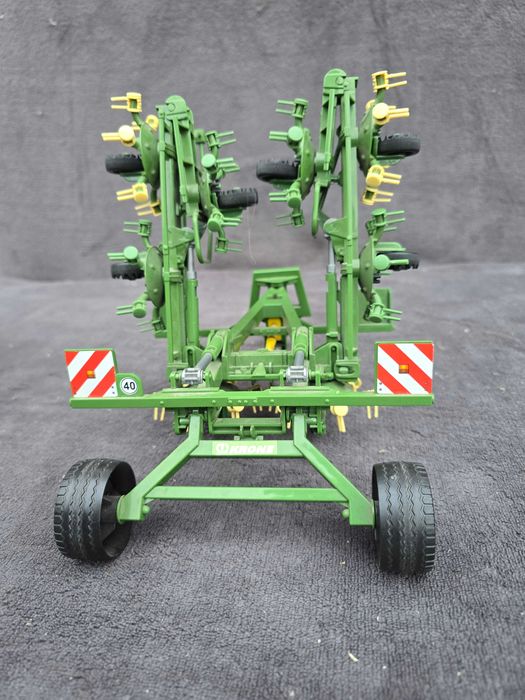 Bruder Przetrząsacz Krone KWT 8.82