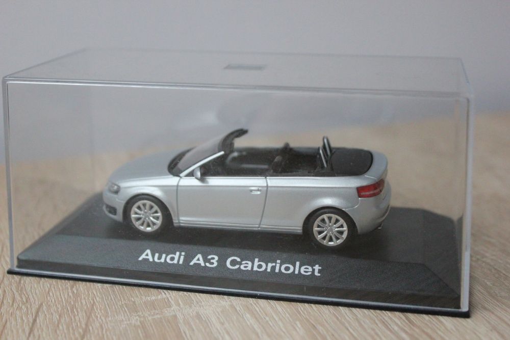 Модель автомобиля Audi A3 Cabrio 8p Silver 1:43 оригинал из музея Ауди