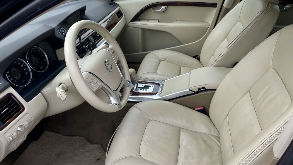 Volvo XC70 3.2 AWD, модель 2012 року. В ідеальному стані