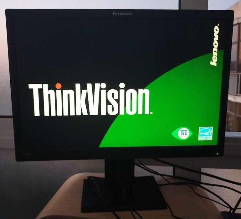 Monitor LCD Lenovo 22"