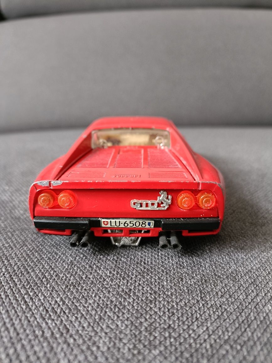 Burago Ferrari GTO Model 1/24