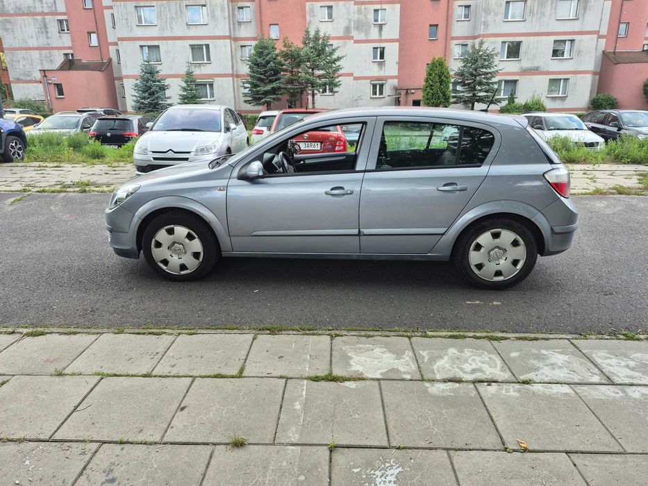 Opel Astra H prywatnie dlugie oplaty na rok.