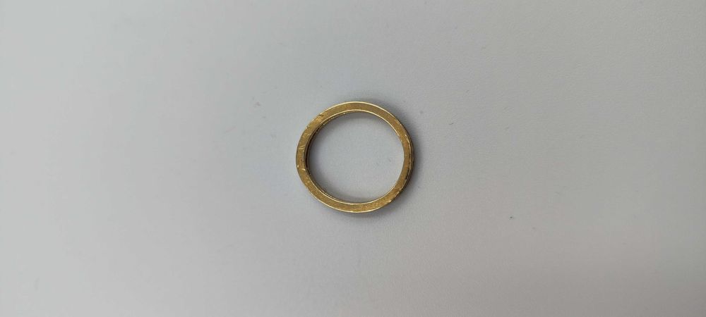 Złoty pierścionek pr 585 / obrączka z cyrkoniami/ r10