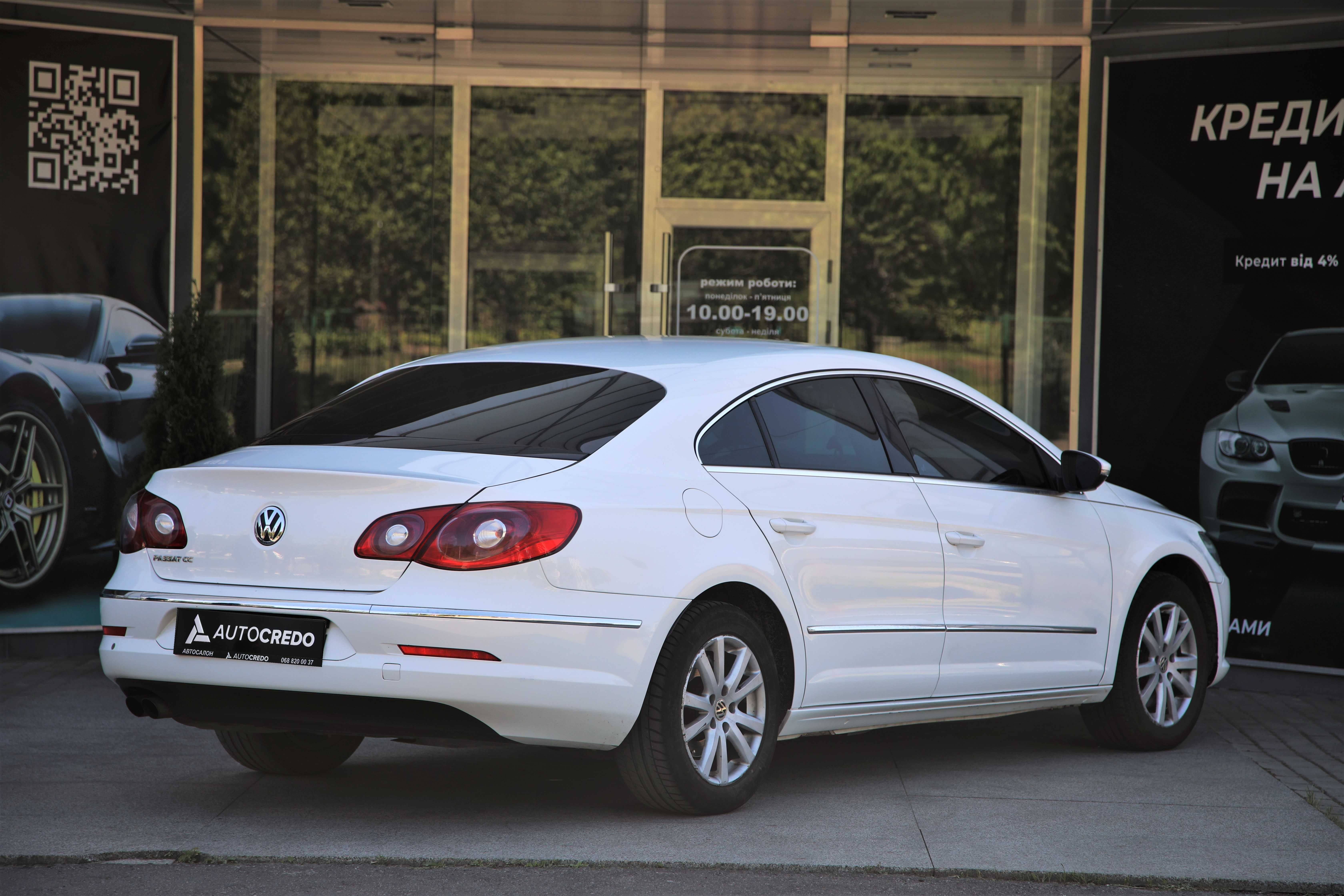 Офіційний Volkswagen Passat CC 2012 року.