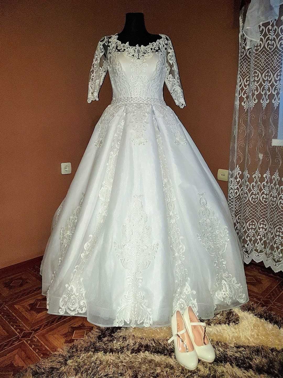 Весільна сукня...