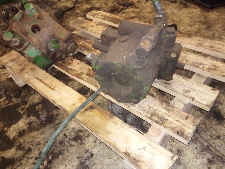 John Deere 2140 pompa hydrauliczna 3040 podnosnika 3350 tłoczkowa 2850