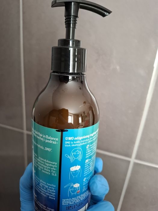 Szampon nawilżający OnlyBio i szampon przeciwłupieżowy Natura Siberica