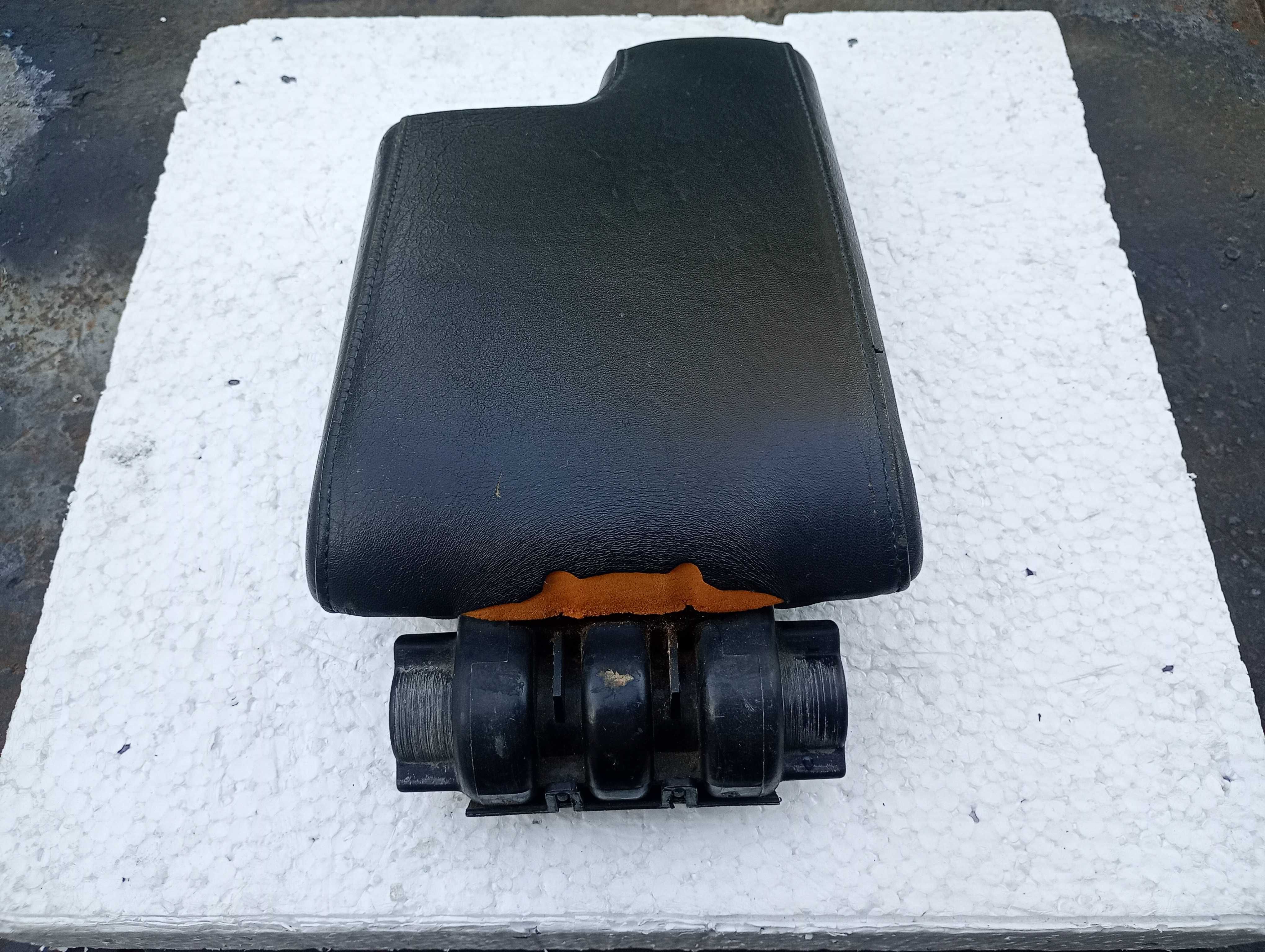 Tunel pod podłokietnik BMW E36 Cabrio (wersja pod cupholder/telefon)