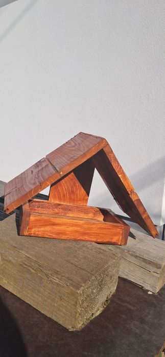 Karmniki dla ptaków drewniane