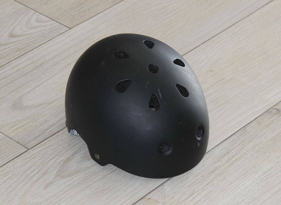 Kask na rolki, deskorolkę, hulajnogę Oxelo czarny, 55-58 cm