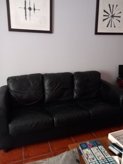 Vende-se sofá preto em pele sintética