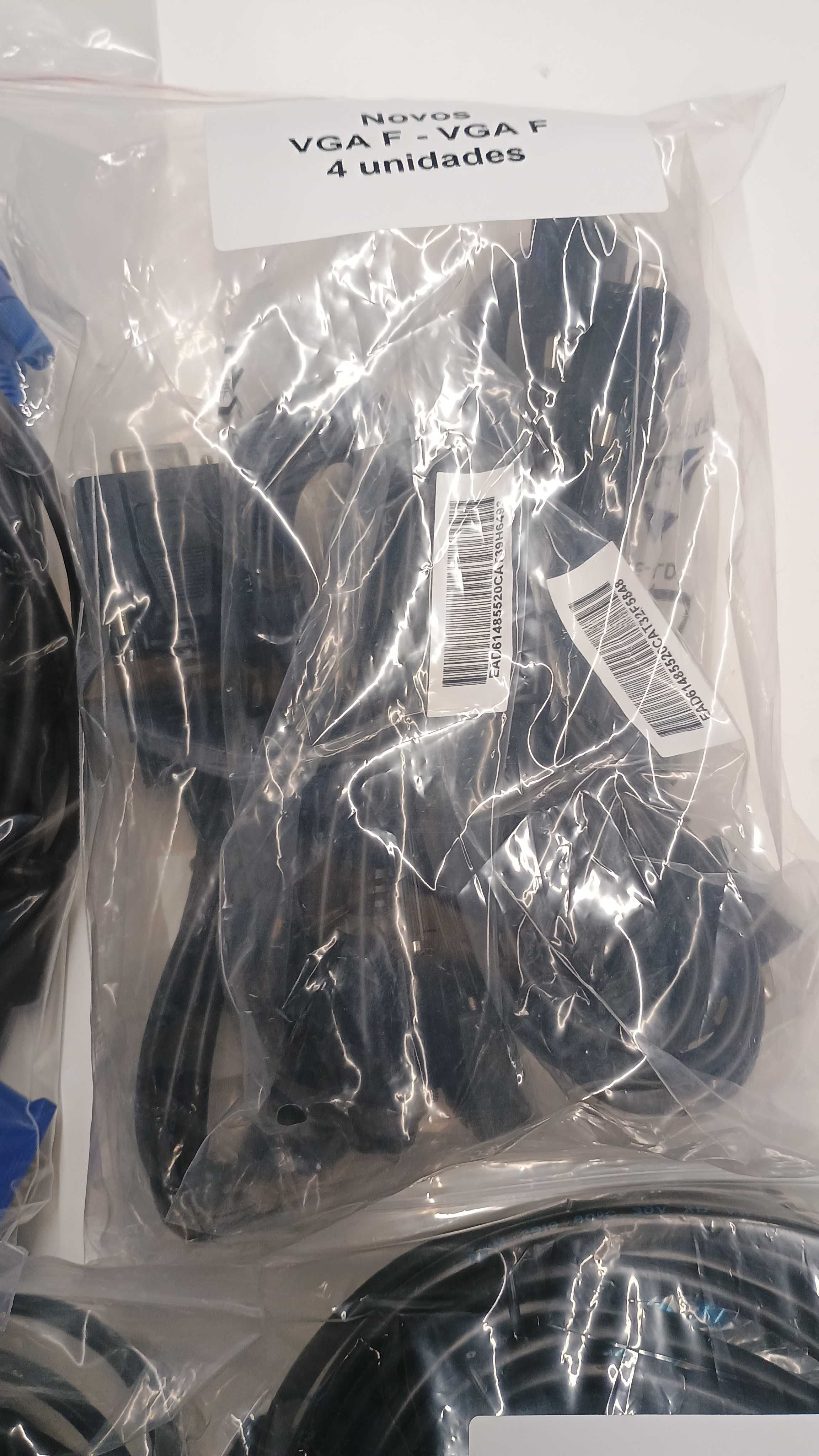 Cabos de vídeo VGA M - VGA M (47 uni) e VGA F - VGA F (4 uni)