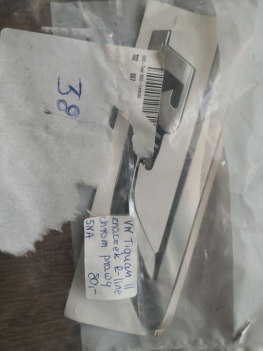 Znaczek R-Line Volkswagen Tiguan II chrom prawy nowy oryginał #38