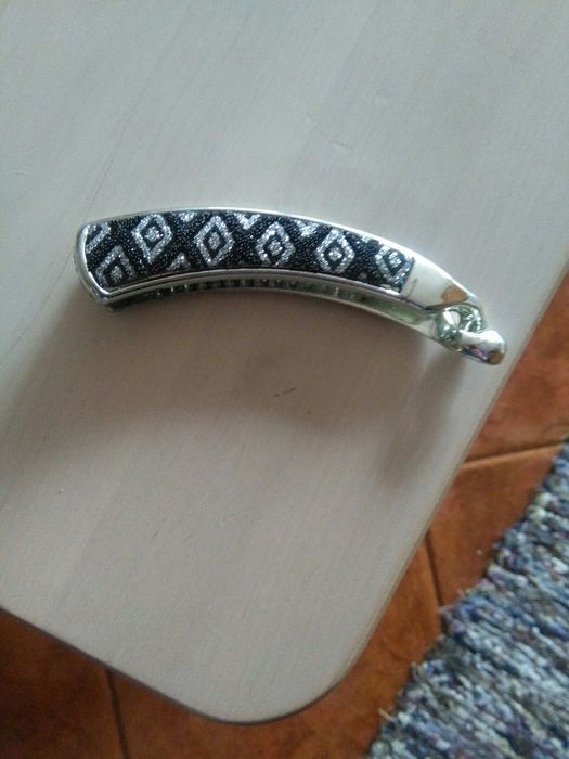 Ganchos com Glitter Roxo,preto,azul ePérolas,banana cabelo prateada.