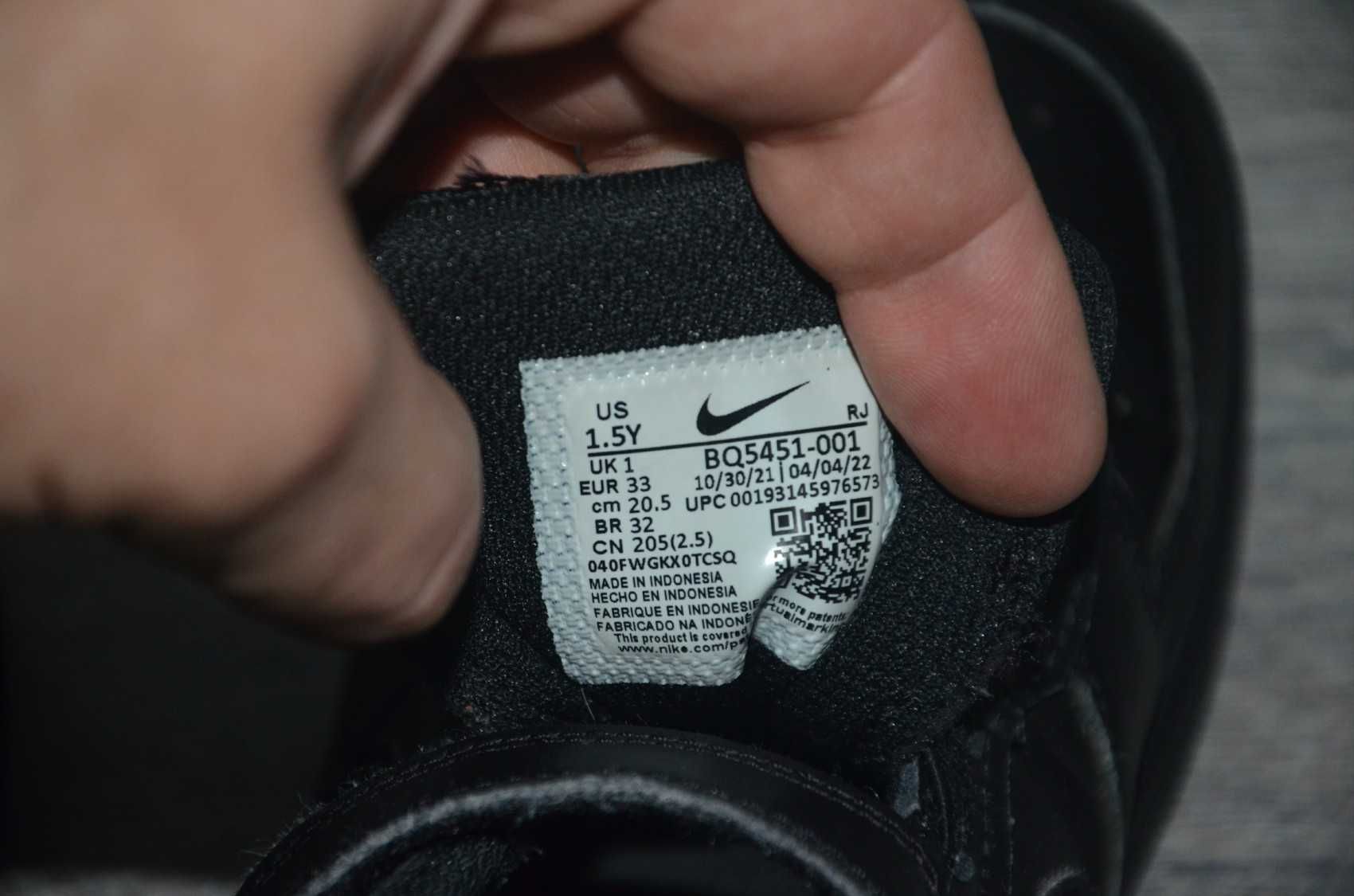 Продам кросівки Фирма NIKE .