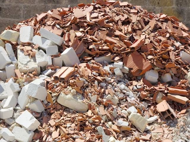 Gruz ceglany kamienie beton dachowka oddam, za darmo z zaladunkiem