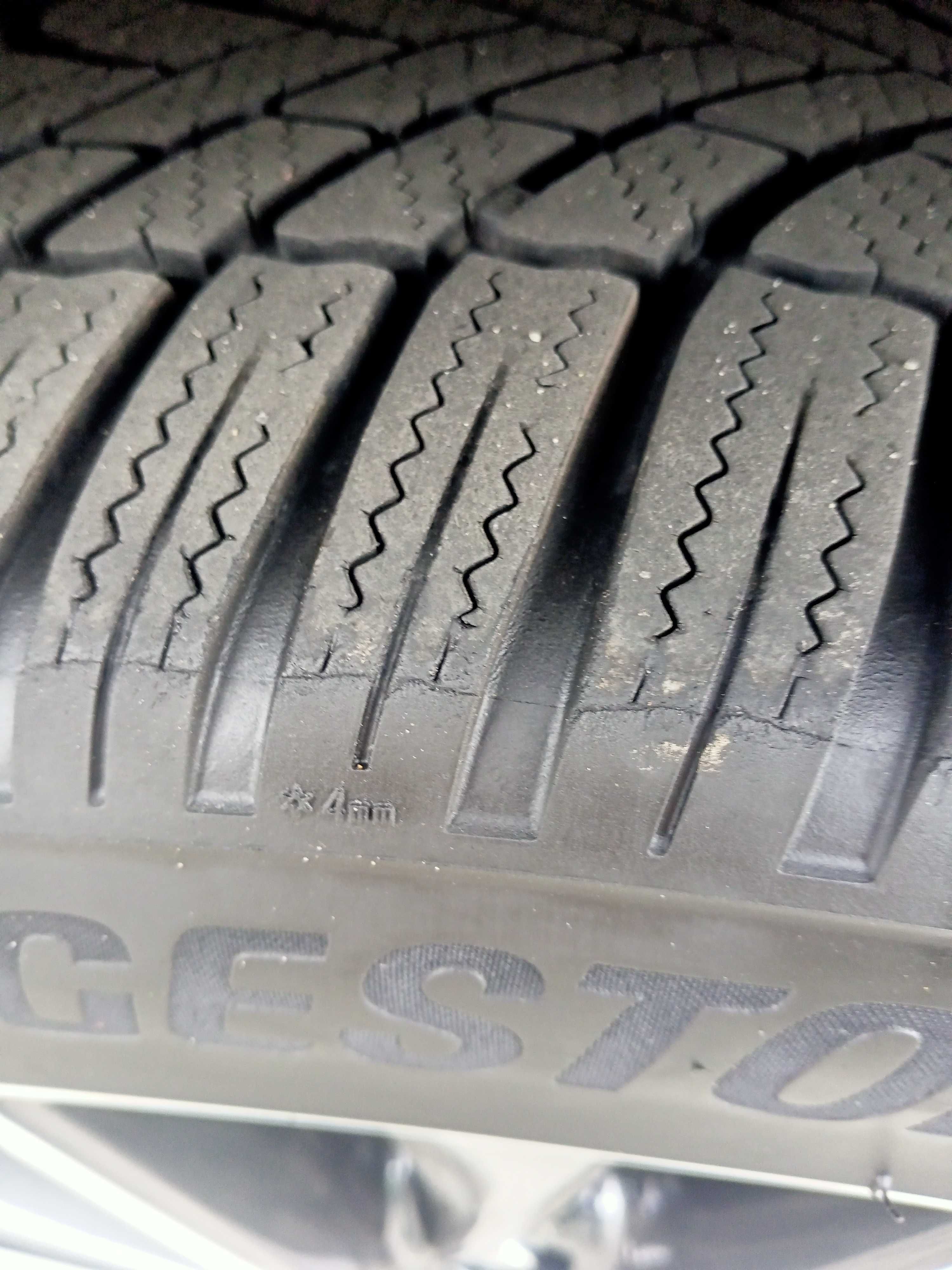Шини Bridgestone 235/45 r18