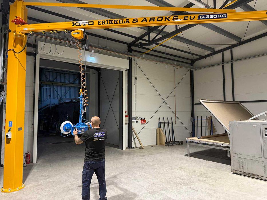 Żuraw słupowy obrotowy 250 kg, mocna konstrukcja, fiński producent