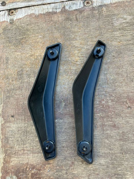 Listwy, plastiki, zaślepka  na szybe Kymco AK 550