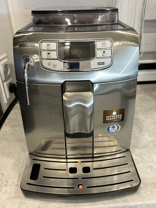 Продам кавомашину PHILIPS Saeco HD8752 модель