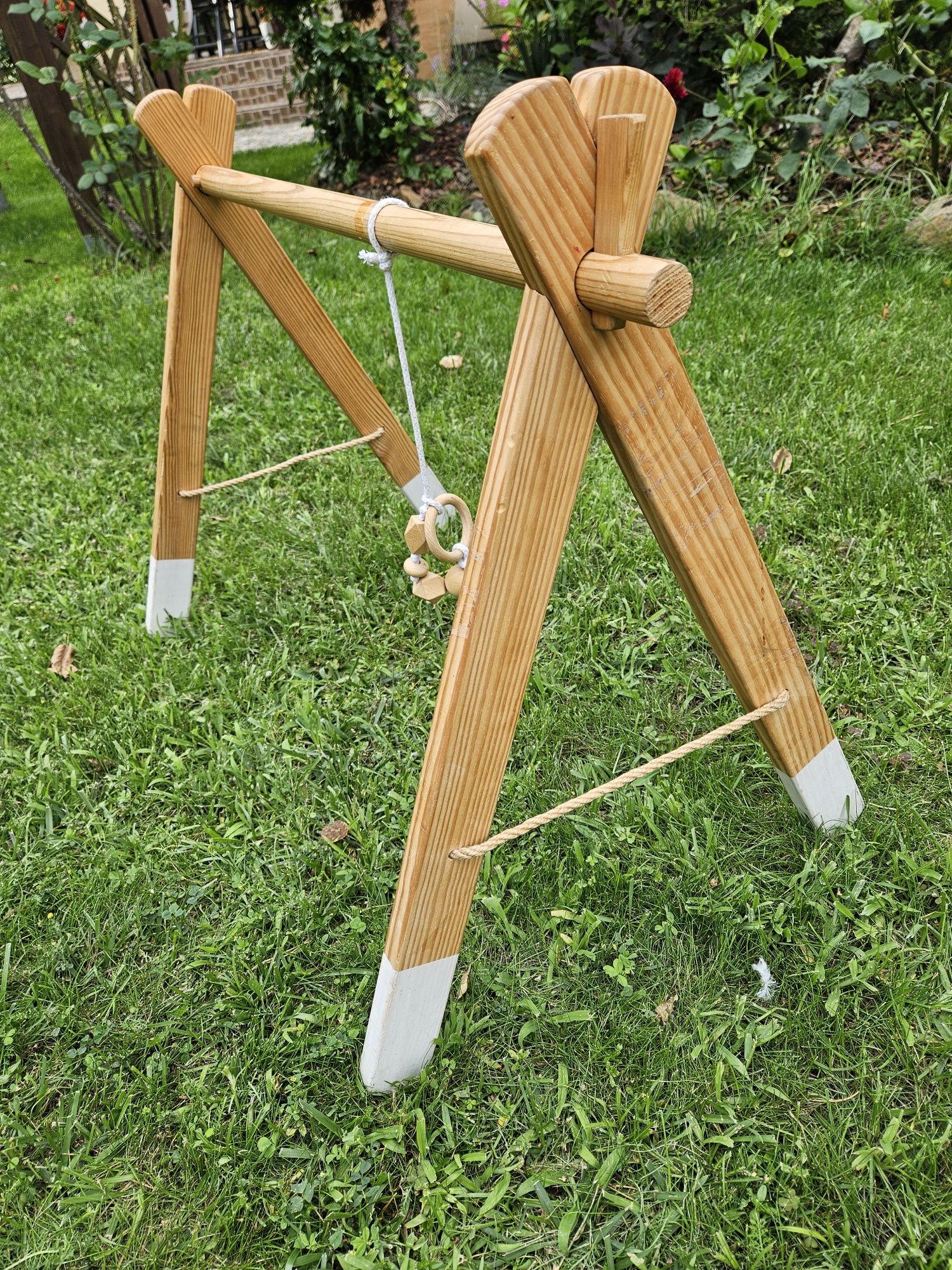 Baby gym stojak edukacyjny drewniany