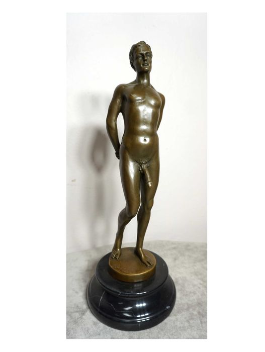 FIGURA z brązu akt męski nagi mężczyzna