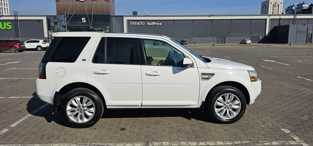 Land Rover LR2(Freelander)