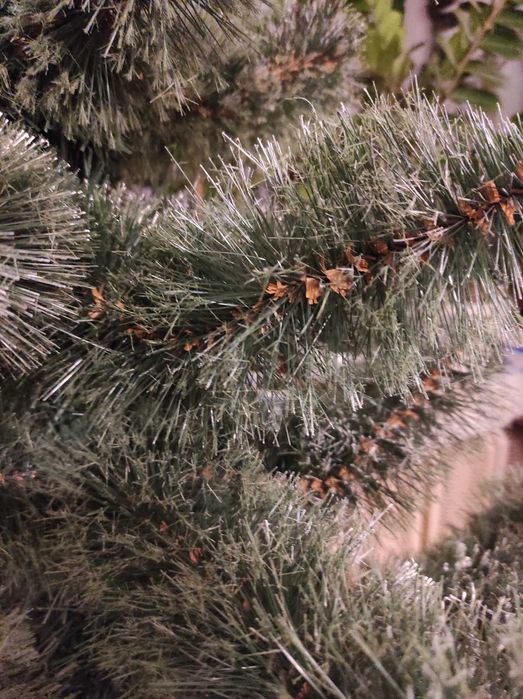 Красивая  пышная искусственная сосна 1,80м.