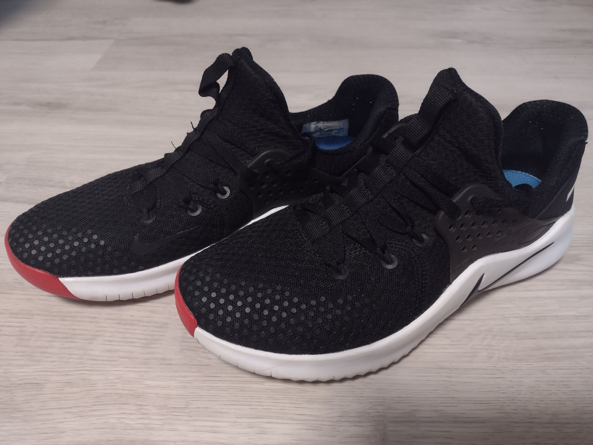 Оригінальні чоловічі кросівки Nike Free TR 8 AH9395-004 40 (7US) 25 см