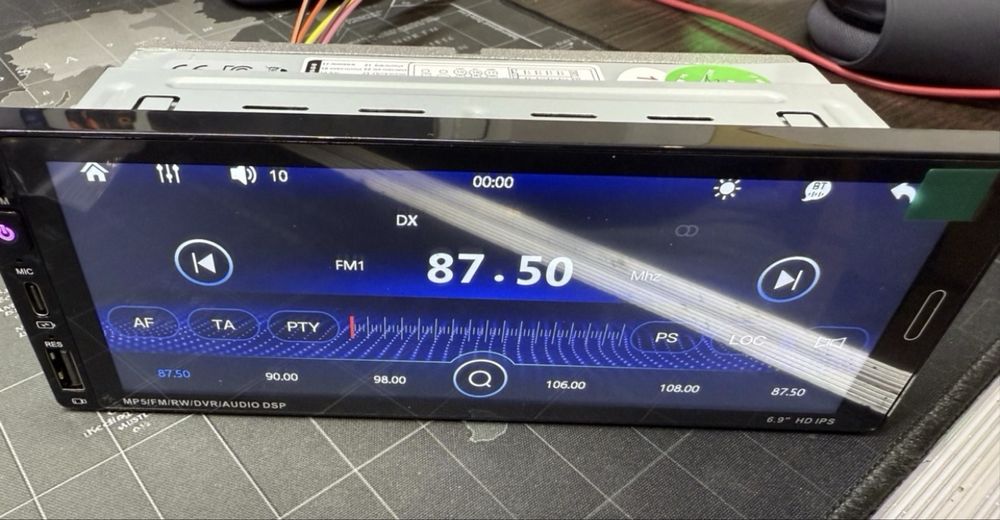 Radio 1DIN 6,9”, bluetooth, carplay, mikrofon.