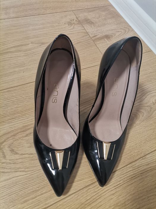 Szpilki czarne lakierowane