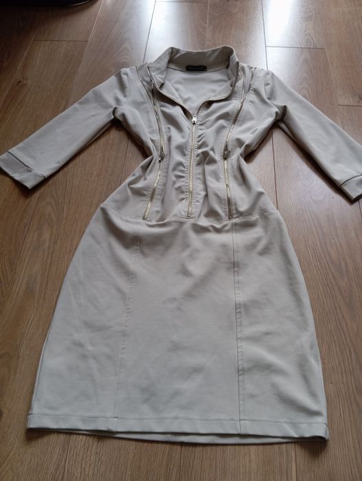 Beżowa modelująca sylwetkę sukienka damska M