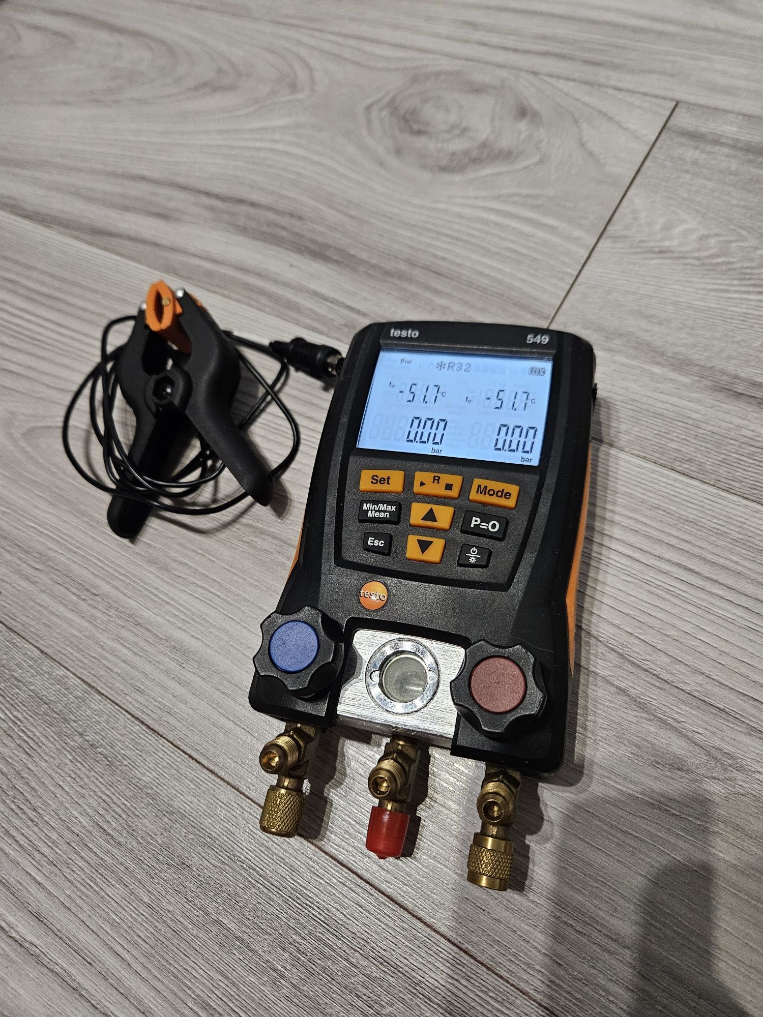 Oprawa zaworowa manometry elektroniczne Testo 549