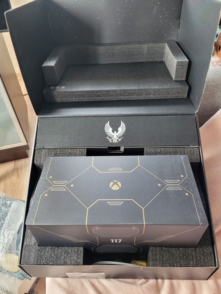 Konsola Xbox Series X Halo Infinite Limited 1TB plus pad i ładowarka