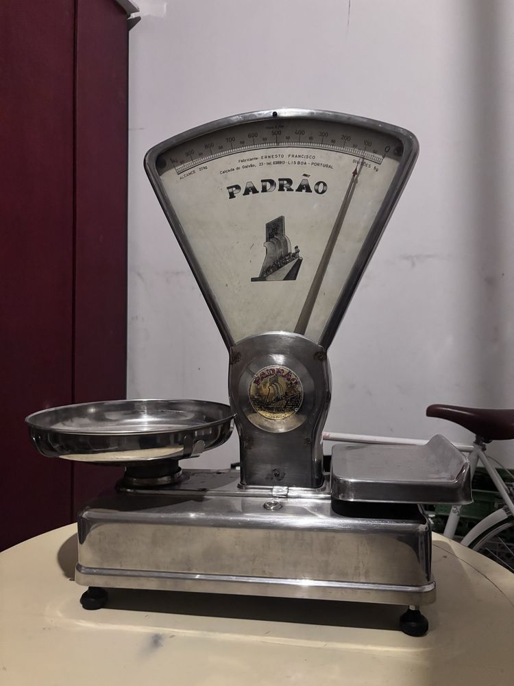 Balança vintage padrao, marca portuguesa.