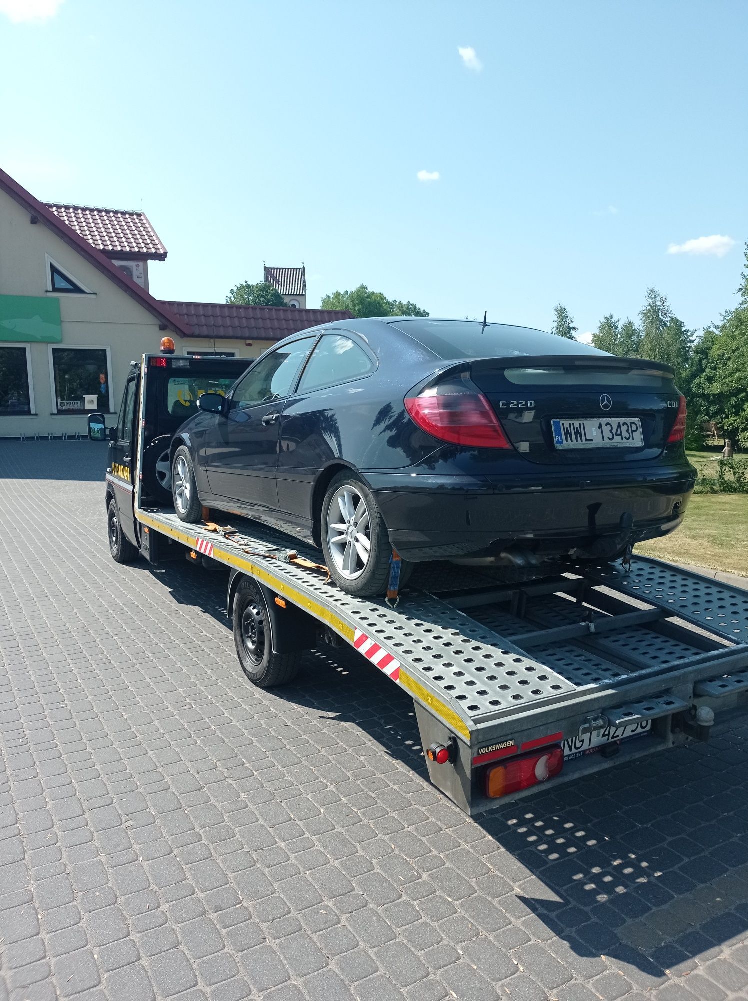 Autolaweta transport pojazdów, maszyn. Pomoc drogowa